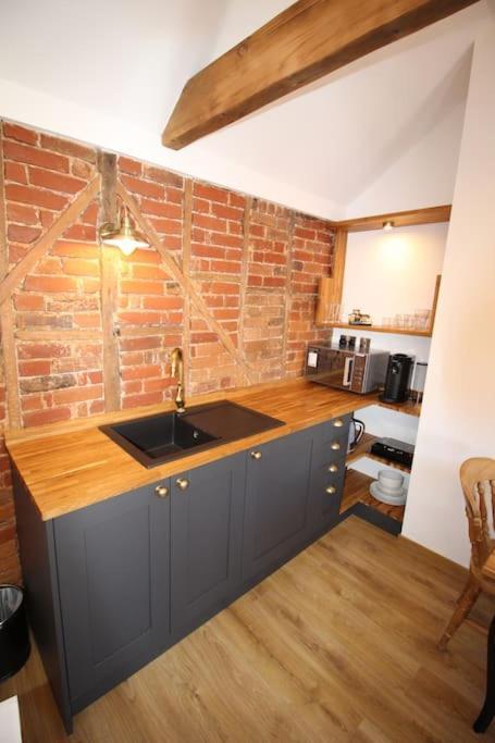 Apartment 6 At Number 8: City Centre, 1 Bedroom, Sofa Bed In Lounge Canterbury Exterior photo